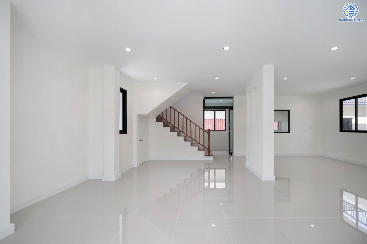 บ้านมือสองตกแต่งใหม่ โครงการ มณธานี บางแค หลังมุม ดีไซน์หรูหรา เนื้อที่ 66.6 ตร.ว. ฟังก์ชัน 3 ห้องนอน 3 ห้องน้ำ จอดรถได้ 2 คัน บนทำเลเดินทางสะดวก เชื่อมต่อหลายเส้นทาง ใกล้เดอะมอลล์บางแค ทางด่วน "กาญจนาภิเษก" และรถไฟฟ้า "สถานีหลักสอง"